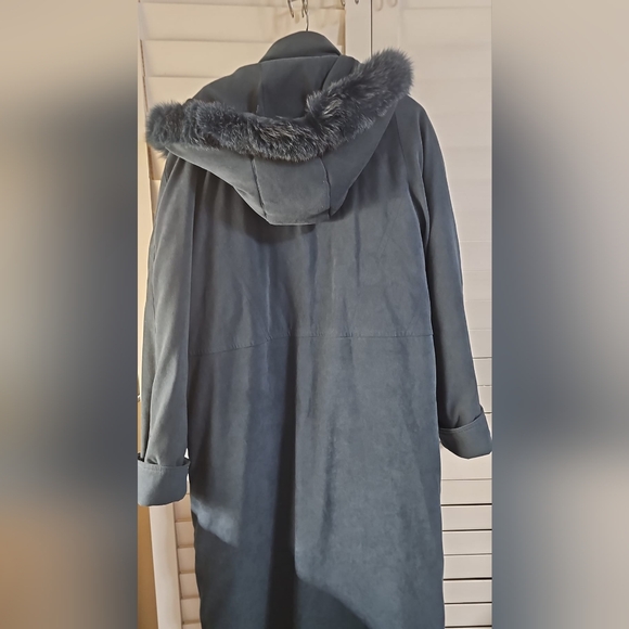 $8 Nuge Collection Long Winter Coat if you buy another item $35 up - Picture 3 of 9